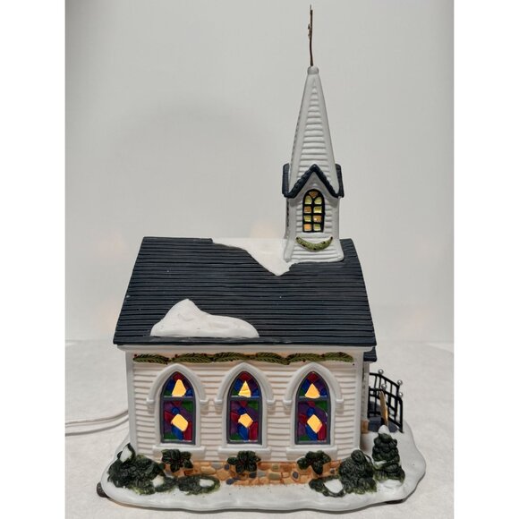Vintage 2001 St Nicholas Square Wedding Chapel Lighted Christmas Village 9.75" - Picture 15 of 16